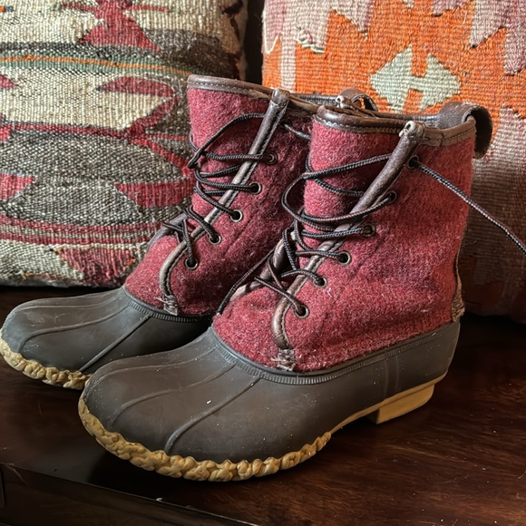 L.L Bean 'Bean Boots' Red Wool 8" Duck Boots
Rare Special Edition model. - Picture 4 of 8